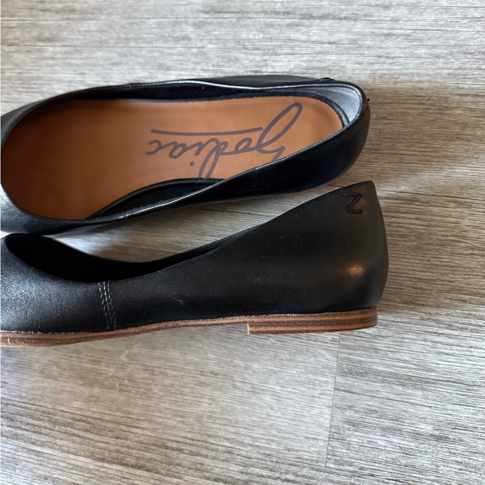 Zodiac Women's Hill Pointed Toe Flats - Picture 7 of 11